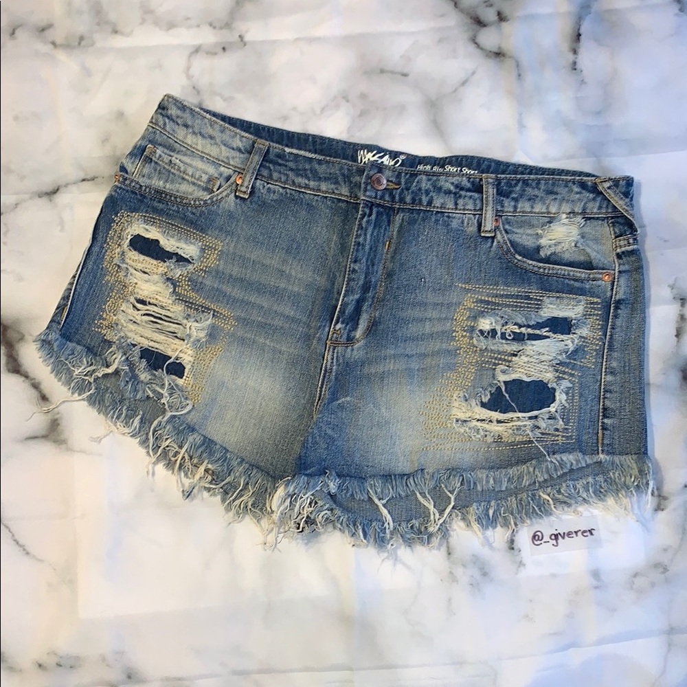 EUC 16 / 33 Distressed Denim Shorts Mossimo Supply Co